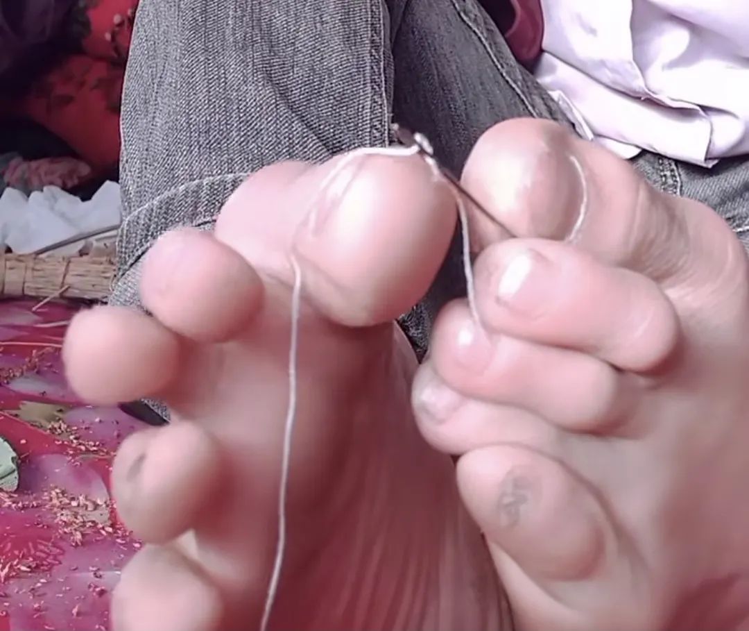 6岁失去双臂，母亲哭瞎眼睛，泾源男子用双脚与命运抗争！休闲区蓝鸢梦想 - Www.slyday.coM