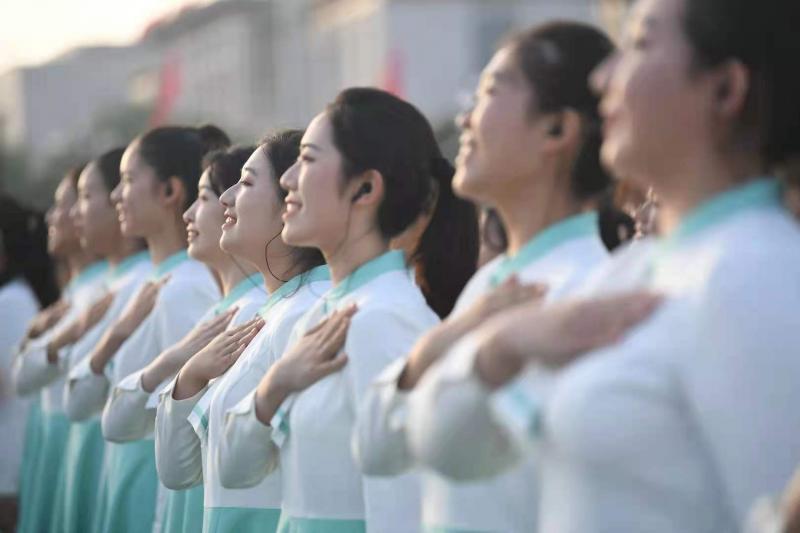 四名领诵员是谁？三千学生合唱如何形如一人？庆祝大会揭秘来了！休闲区蓝鸢梦想 - Www.slyday.coM