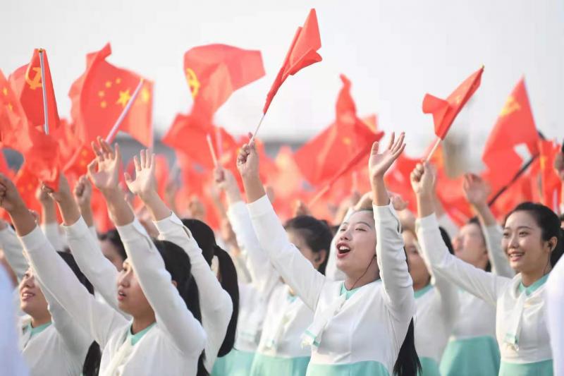 四名领诵员是谁？三千学生合唱如何形如一人？庆祝大会揭秘来了！休闲区蓝鸢梦想 - Www.slyday.coM