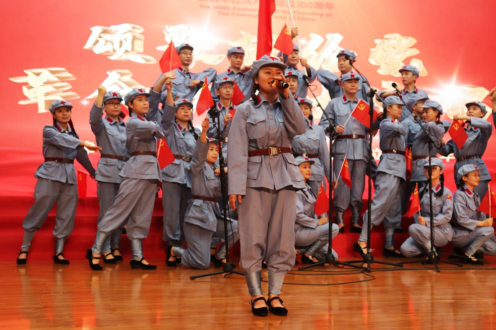 江津区中心医院举办庆祝建党100周年颂党恩革命歌曲大合唱活动暨七一