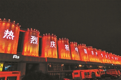 运河光影长城景 街悬灯笼中国情