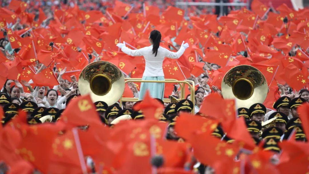 庆祝大会现场的合唱团。新华社记者 李尕 摄