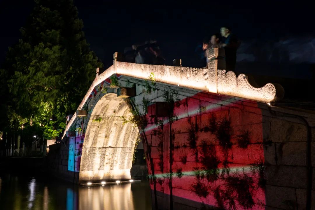 探索金泽古镇的7座古桥亮灯了请欣赏实景图