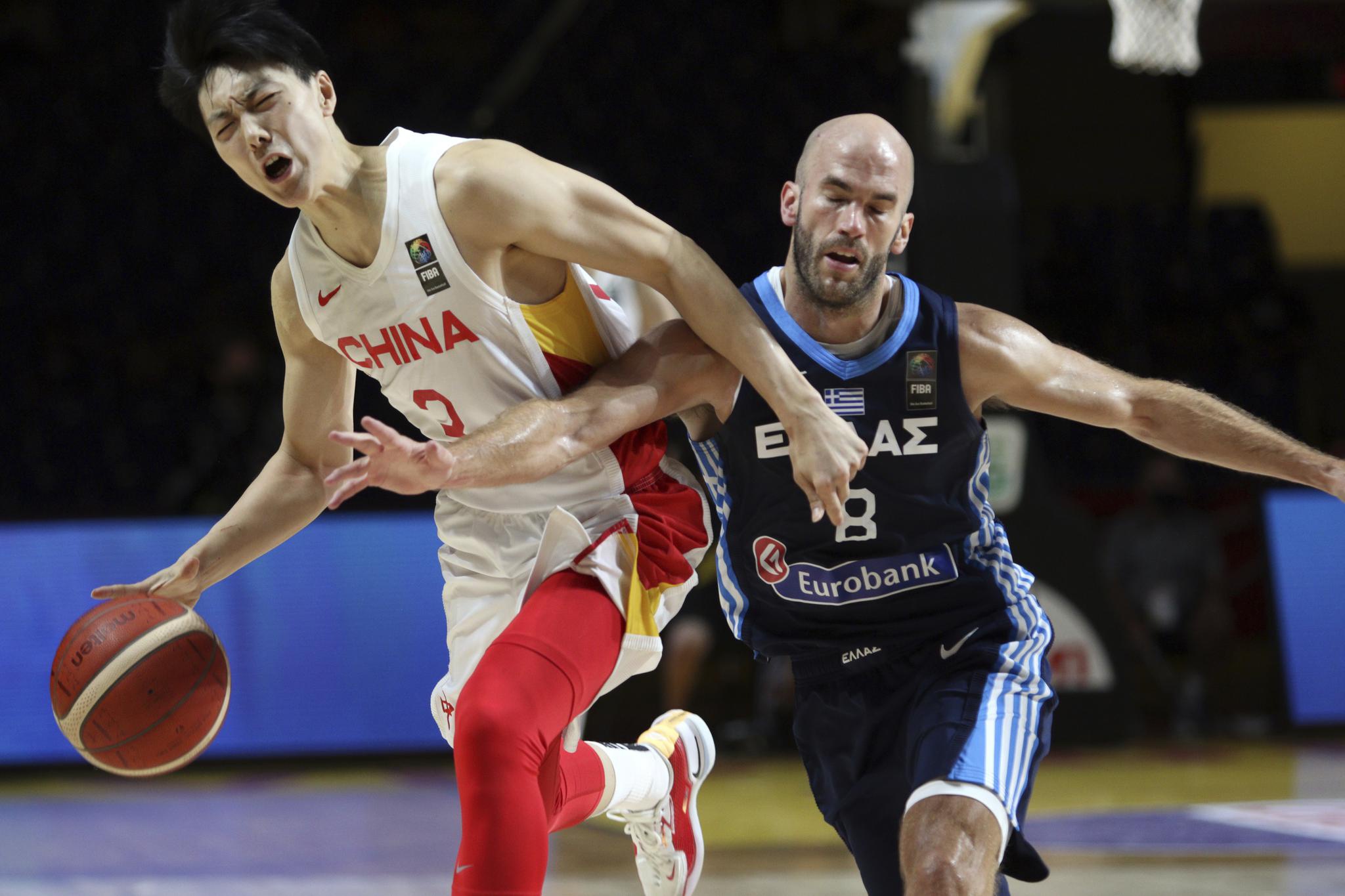 "我也希望男篮的年轻小伙子们通过训练提升自己,一起让中国篮球越来