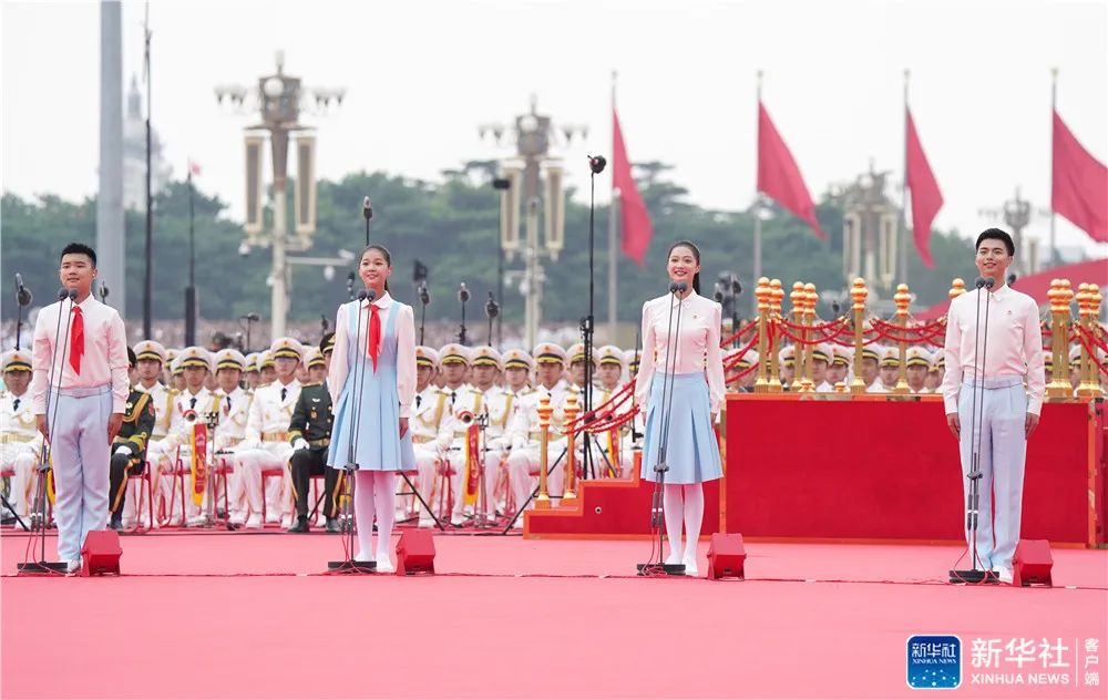 火上热搜！天安门前的四名领诵员是谁？揭秘→休闲区蓝鸢梦想 - Www.slyday.coM