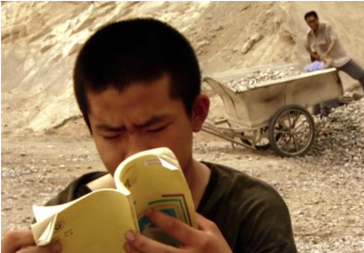 影视剧《半碗村传奇》里的寒门子弟众所周知,高考是一场零和游戏.