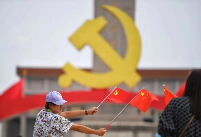 天安门广场部分庆祝景观保留至7月15日休闲区蓝鸢梦想 - Www.slyday.coM