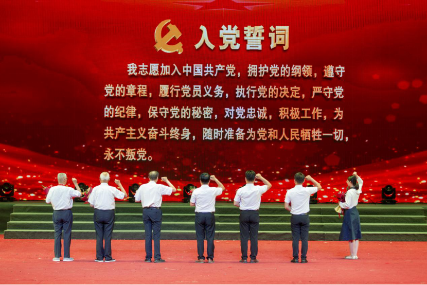 盐城市射阳县举行永远跟党走专题文艺演出