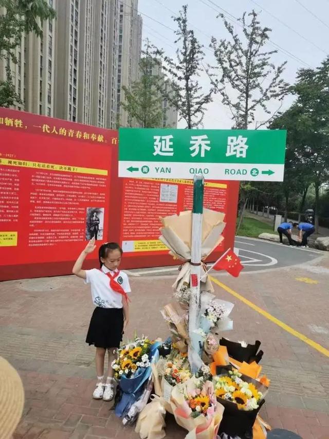 "孩子从电视剧《觉醒年代》中知道陈延年,陈乔年两位的事迹,所以在