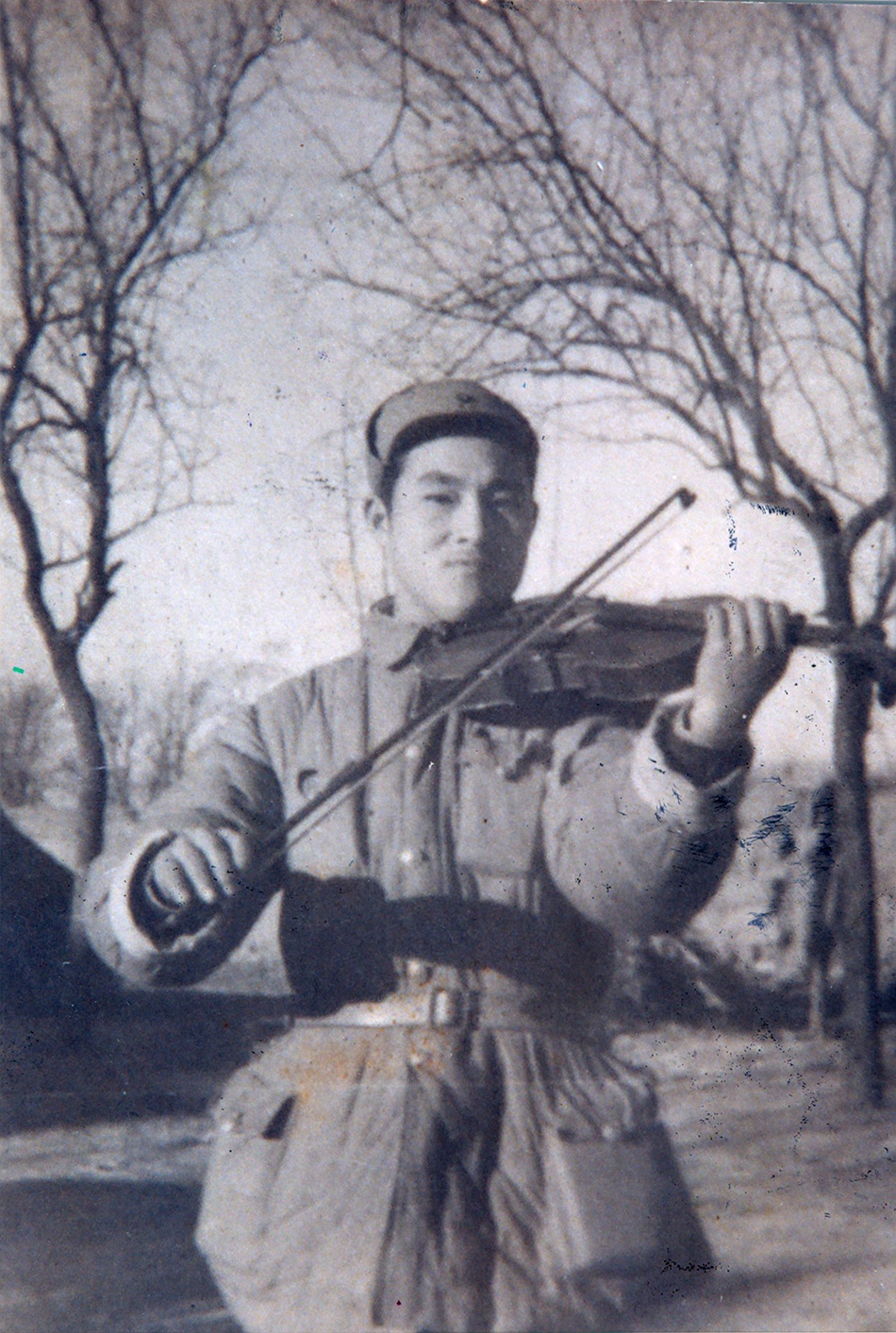 七一勋章获得者吕其明夜以继日饱含热泪创作红旗颂