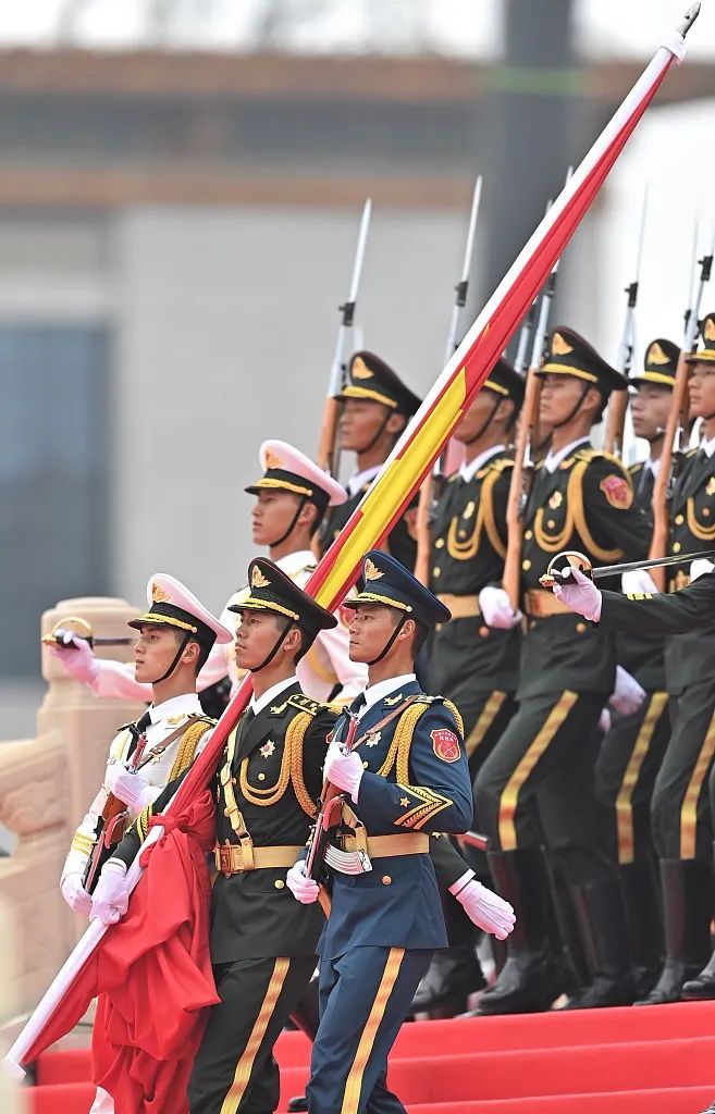 解放军仪仗大队训练眼神迎风40秒不眨眼不流泪