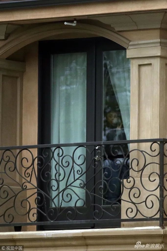 荷兰弟和赞达亚是什么关系是情侣男女朋友吗 两人恋情是真的在一起了吗