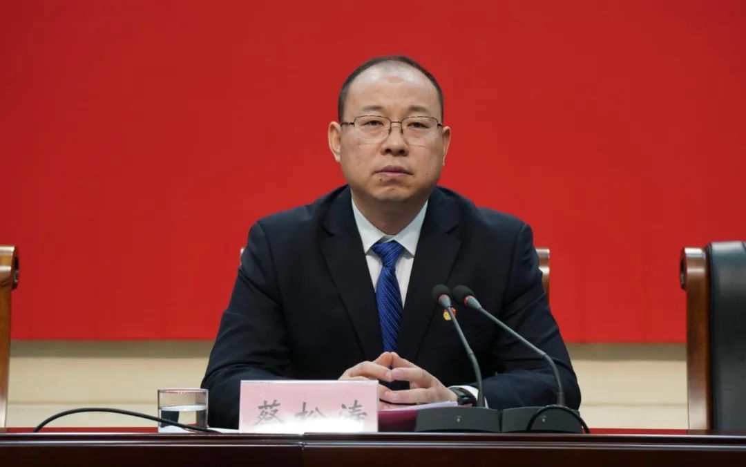 新任信阳市委副书记,提名为信阳市市长候选人的蔡松涛,是十九届中央候