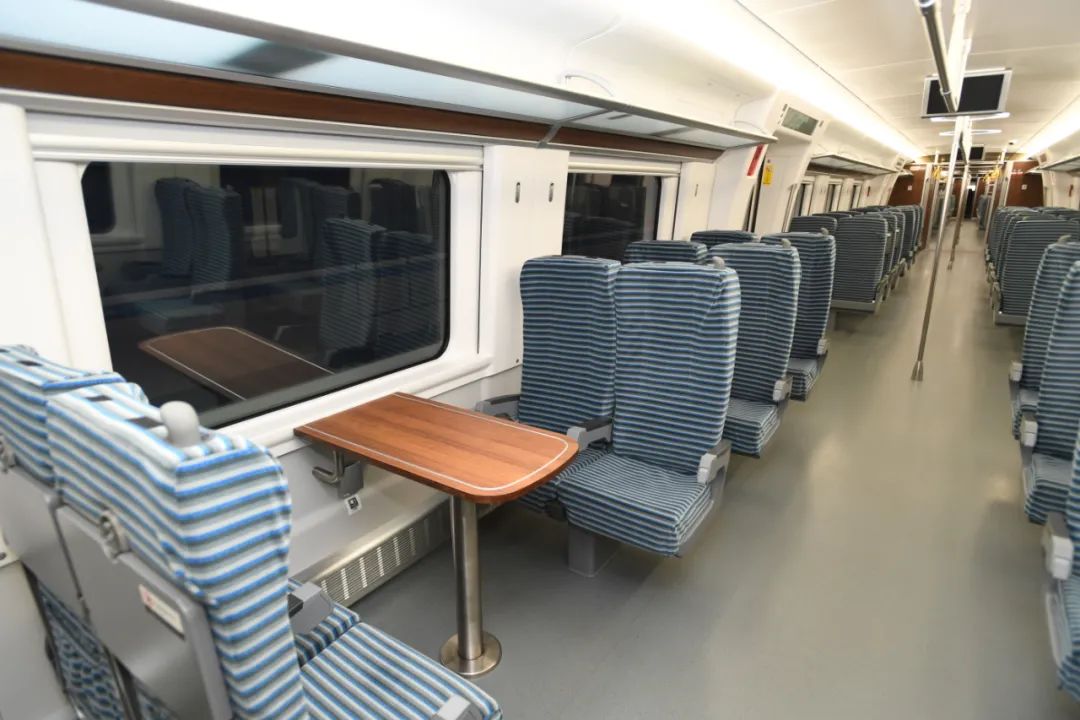 金台铁路市郊列车项目crh6fa型城际动车组下线