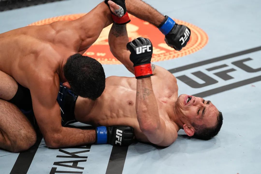 本尼尔-大流士在ufc262中的第7场连胜毫无疑问是最具含金量的一场,他