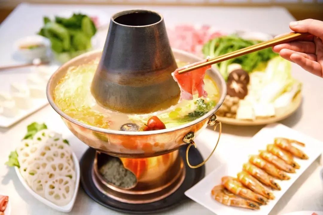 铜火锅图片源于网络侵删 实验所需材料 剪线钳,蜡烛,点火器,细铜管
