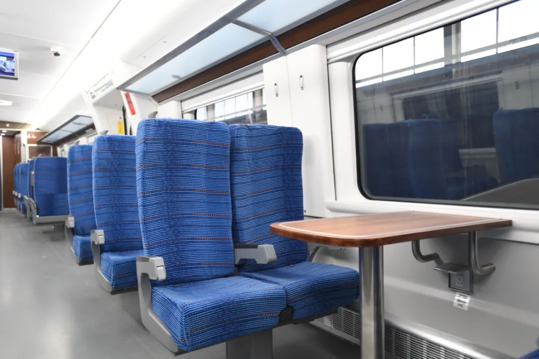 金台铁路市郊列车项目crh6fa型城际动车组下线