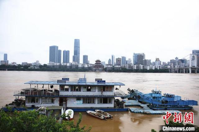 最高水位83.11米，今年首个超警洪水过境广西柳州