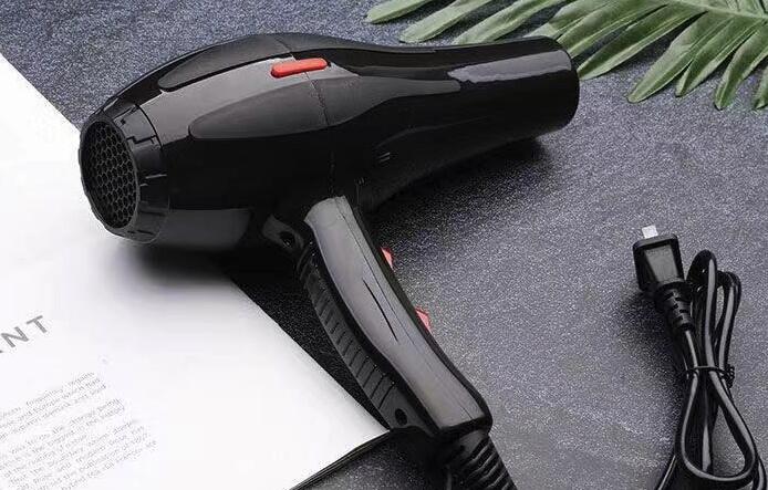 用吹风机对着厨房墙壁吹一下真的太聪明了解决家里大烦恼