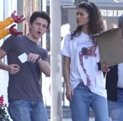 荷兰弟和赞达亚是什么关系是情侣男女朋友吗 两人恋情是真的在一起了吗