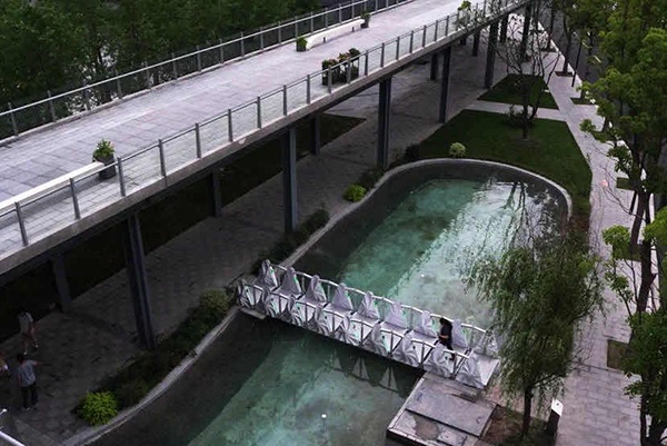 中国首座3D打印的伸缩桥亮相上海，安装重力自动预警系统