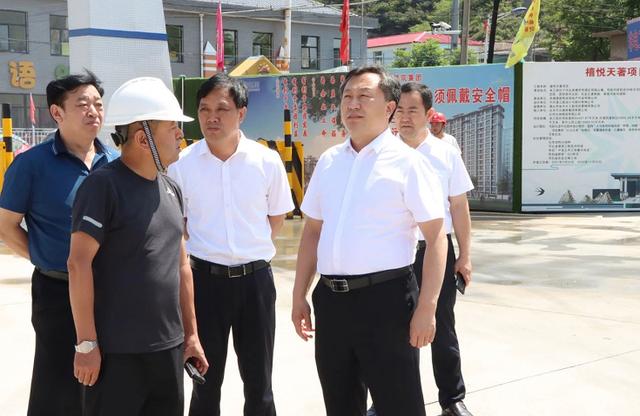 张抗震对双滦区创城工作进行督导调研