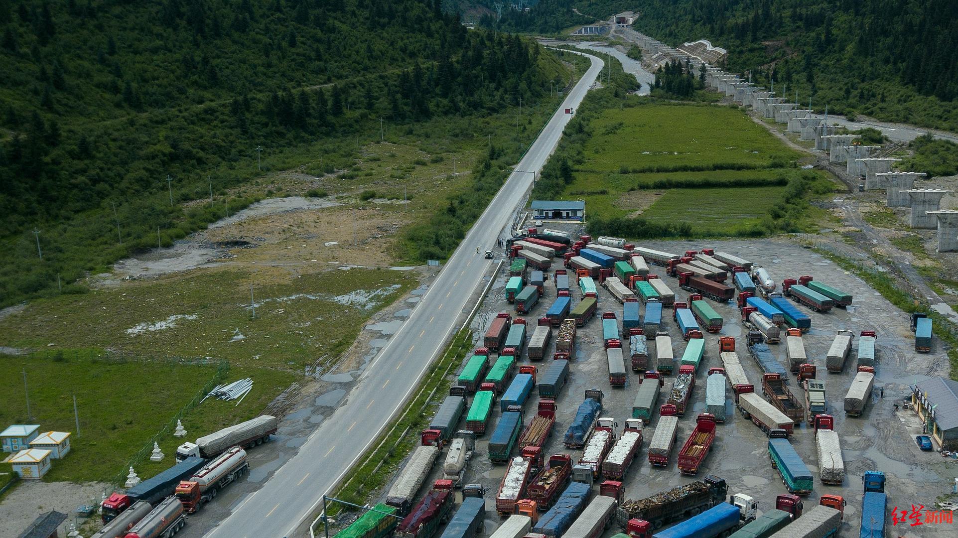 四川松潘在国道旁建卡车之家货车司机这是g213线最温暖的地方