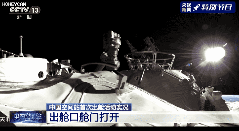 旅并进驻天和核心舱搭乘神舟十二号载人飞船进入太空中国航天员聂海胜