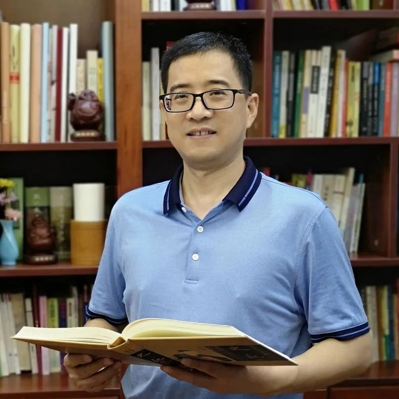 其中,现任深圳市龙华中学负责人的徐国年,将派驻紫金中学担任校长一职