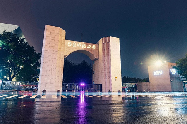 校门周边市政基础设施更新配套工程美化对比图（上图为更新前，下图为更新后）