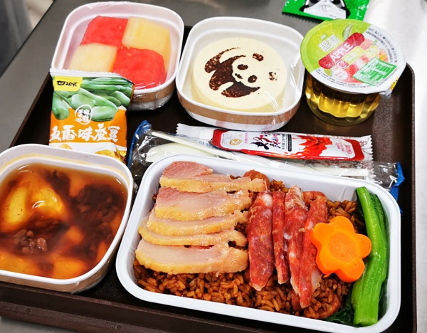 暑运东航计划执行18万架次航班 客舱餐饮全面"上新"