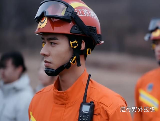 《你好,火焰蓝》定档!龚俊消防员造型又飒又帅,怼脸镜头太心动