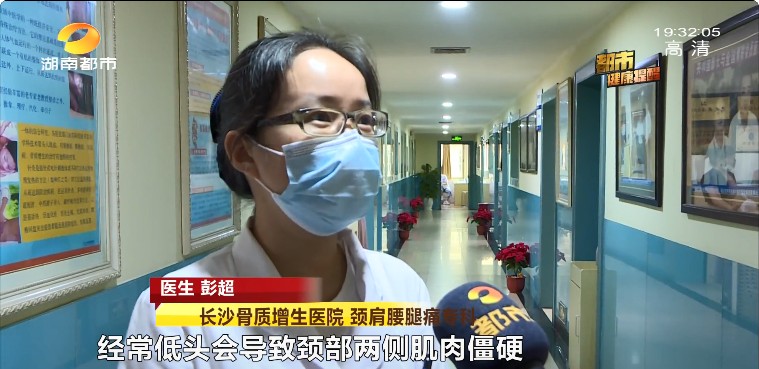 75岁奶奶爱上看小说,结果