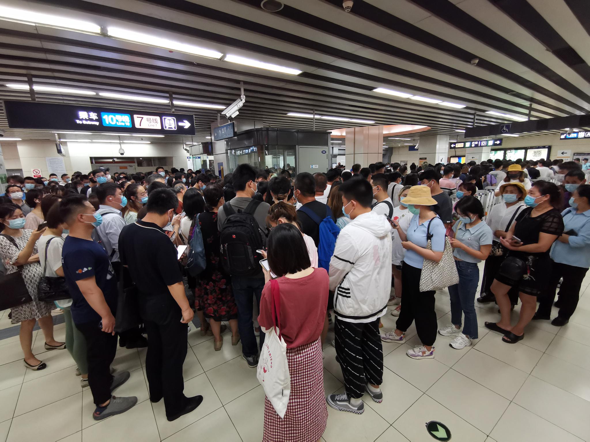 北京地铁10号线今天到底怎么了我迟到怎么向领导请假