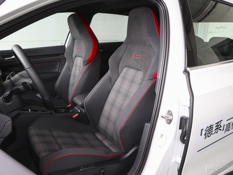 新一代大众高尔夫gti到店 疑似售23.38万/8月上市