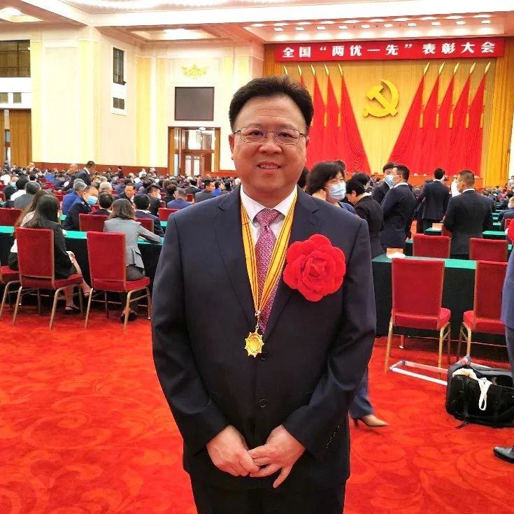 荣获"全国优秀共产党员"，这位校长曾为孩子们扮演功夫熊猫|上海市 - Vimarsana News