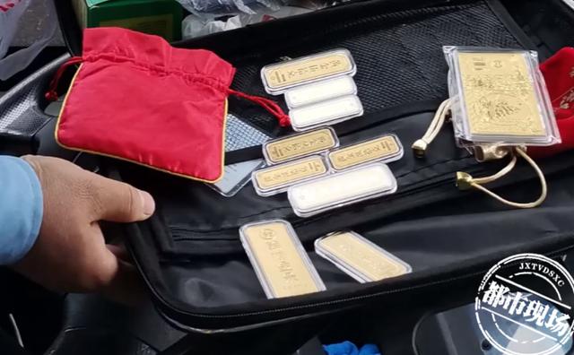 真金验人品！公交司机捡到一个包，打开一看全是黄金休闲区蓝鸢梦想 - Www.slyday.coM