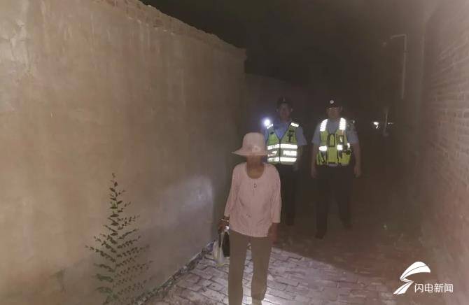 滨州一女子凌晨独自在马路中间行走 民警及时救助帮其回家休闲区蓝鸢梦想 - Www.slyday.coM