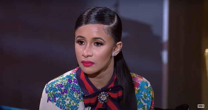 怀孕还踩高跷营业的cardib姐就是女王自信放光芒