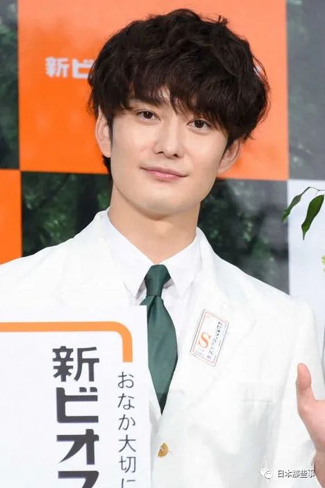 冈田将生恋情曝光后露面 面对记者提问呆萌傻笑|冈田将生|铃木唯_新浪娱乐_新浪网