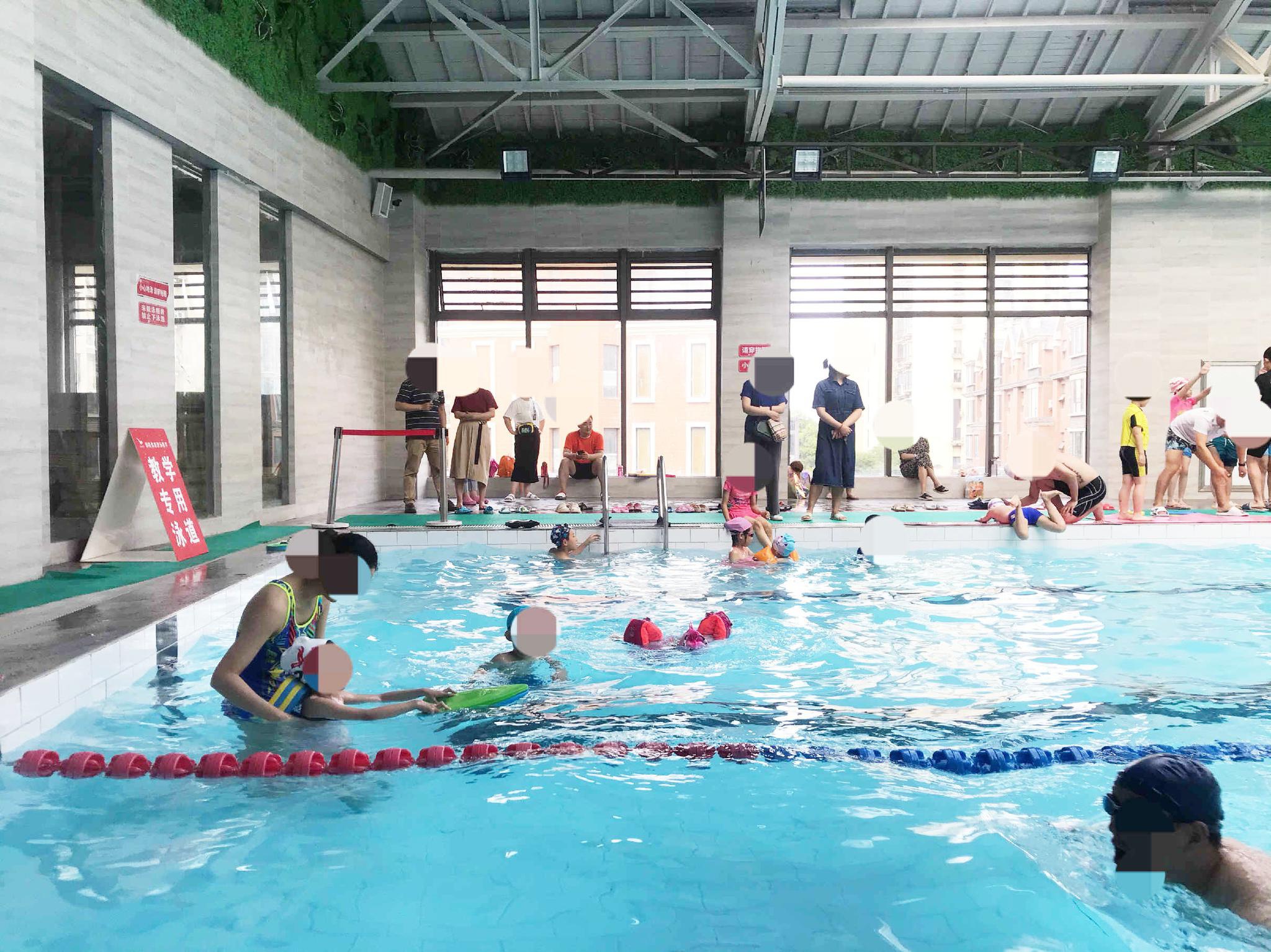水质,水深,班额容量……暑假学游泳火火火 这些方面要入入神|游泳馆