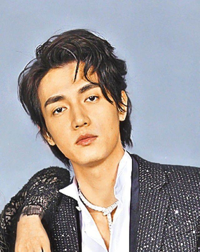 萧亚轩凌晨官宣与小16岁男友黄皓分手:双方想法不一致,祝福彼此|黄皓|