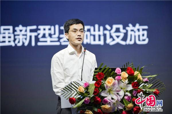 中国移动河北公司政企客户部副总经理刘爱华发言。