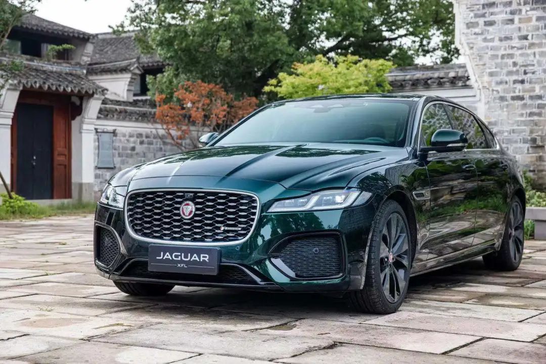 唐蜜带你解锁全新捷豹xfl众多惊喜大嘴侃车