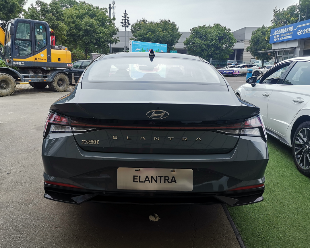 第十代索纳塔和第七代伊兰特就是展现现代设计的代表车型