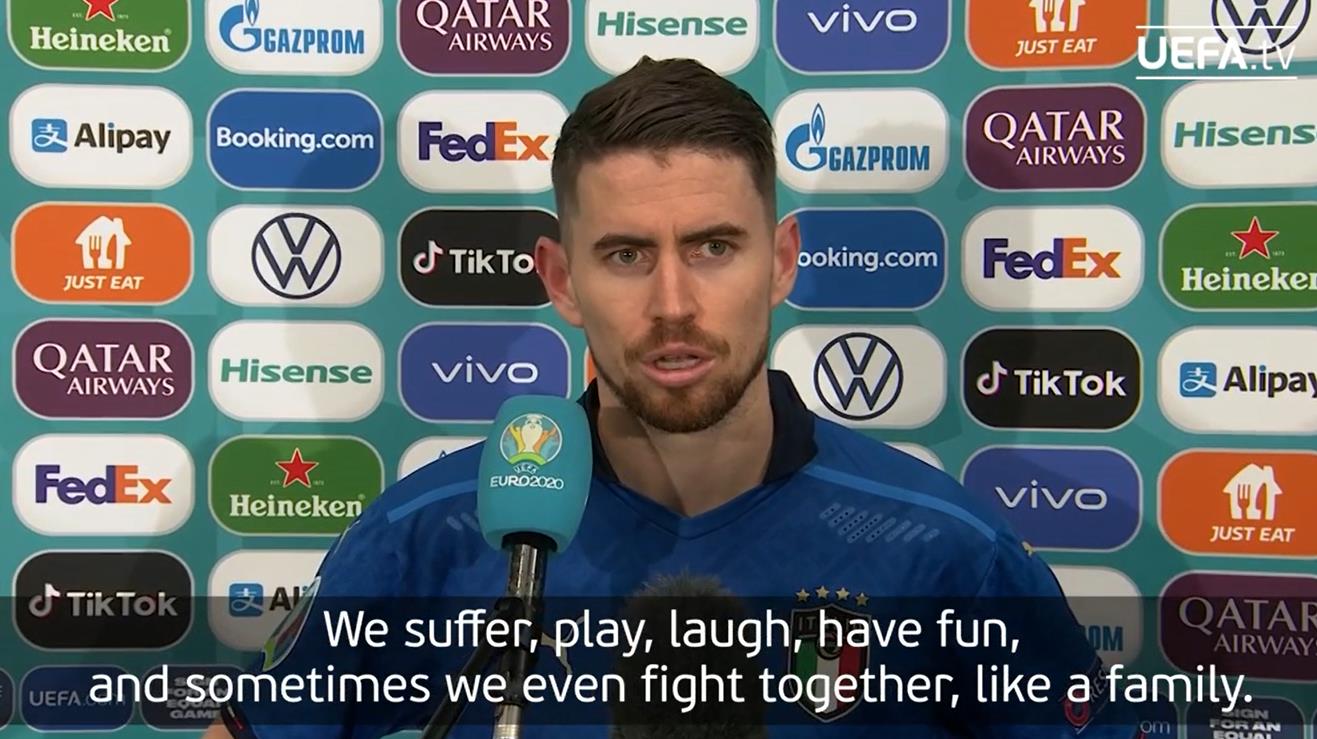 意大利队赛后庆祝时的这一幕感动了无数球迷休闲区蓝鸢梦想 - Www.slyday.coM