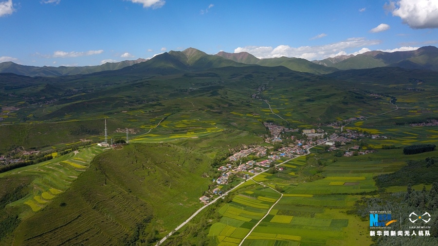 图为7月26日航拍的西宁市大通回族土族自治县东峡镇风光.