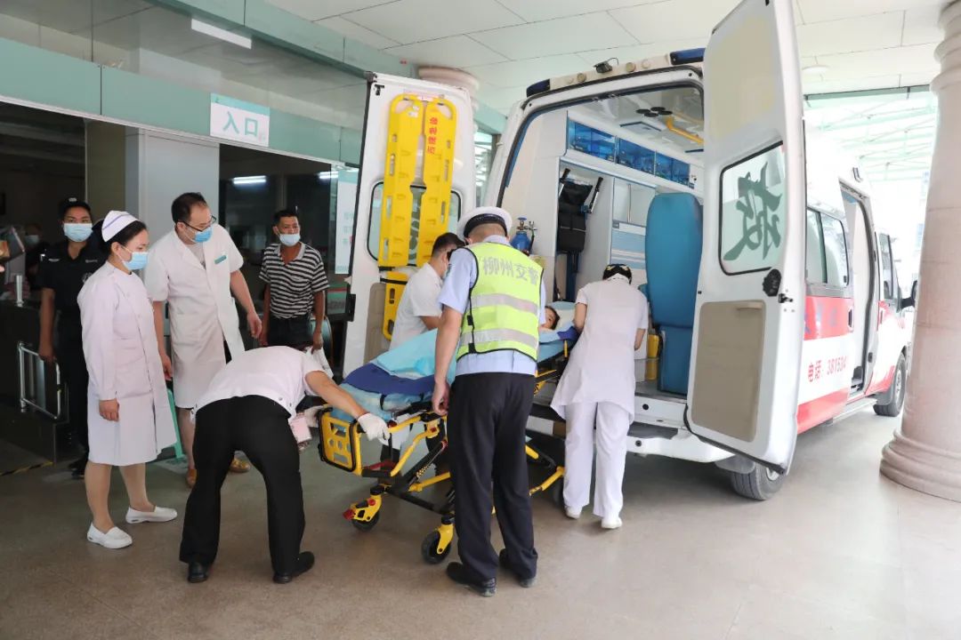 当120遇上1104岁女孩车祸中烧伤蜀黍紧急护航转院就医