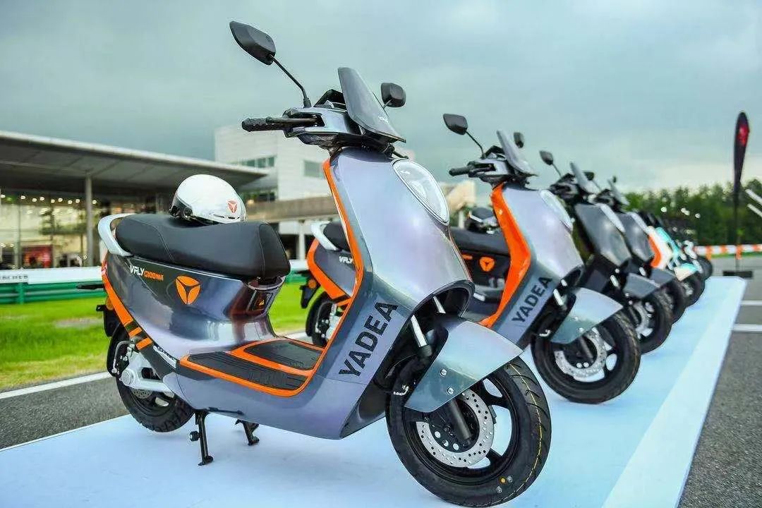 雅迪发布新品牌电动车也能换电还有超充最便宜的也近7000块