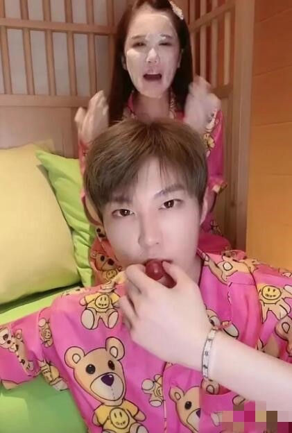 球球晒情侣照好甜蜜,直播突遭男友爆料怀孕,女方这样